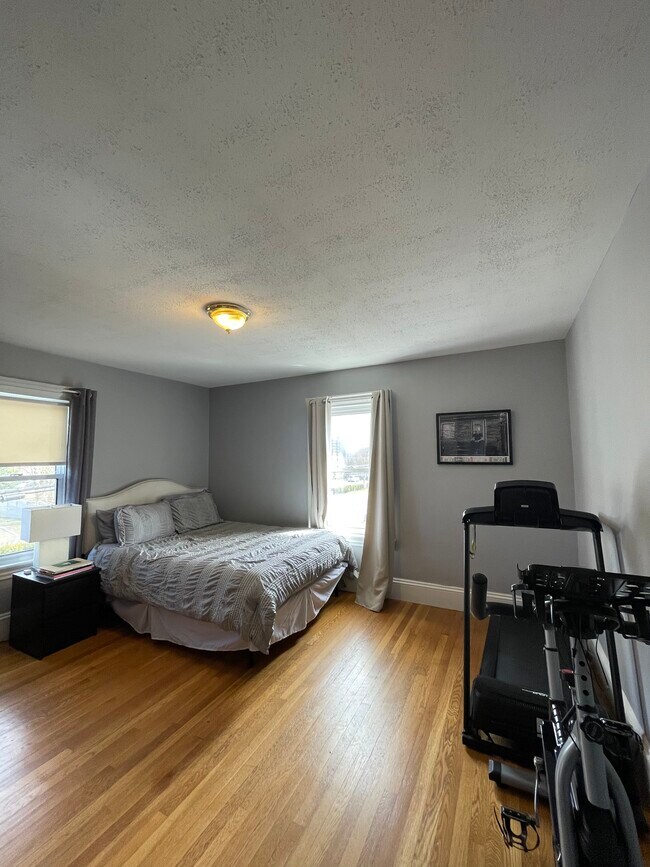 Building Photo - 21 Newcomb St