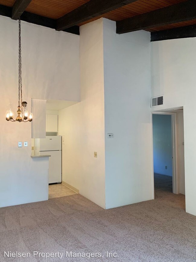 Foto del edificio - 2421 E St