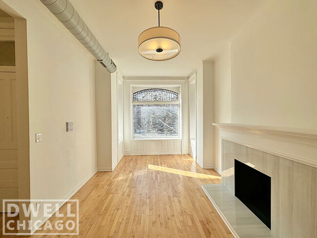 Building Photo - 1550 N Wells St