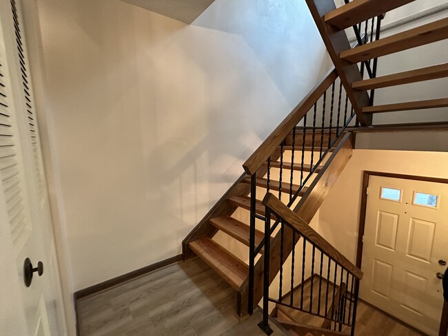 Building Photo - 2113 Saint James Pl