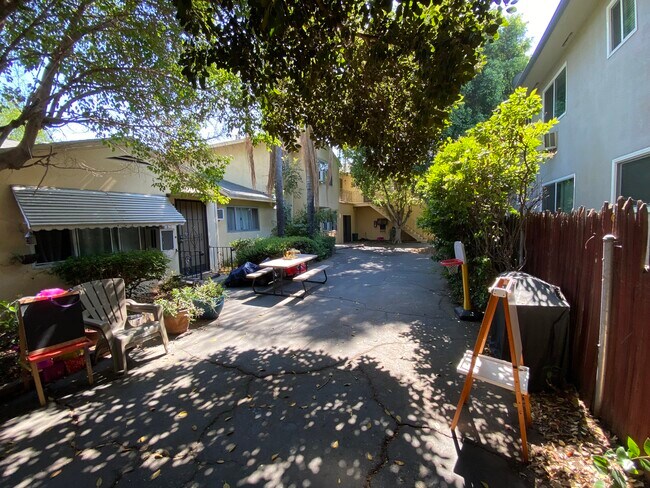 Building Photo - 1125 Huntington Dr