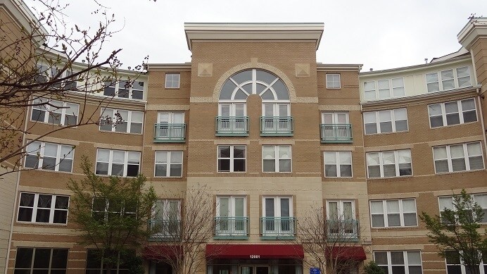 Edificio principal - Exterior - 12001 Market St