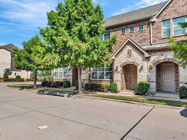 Building Photo - 2518 Plumas Dr