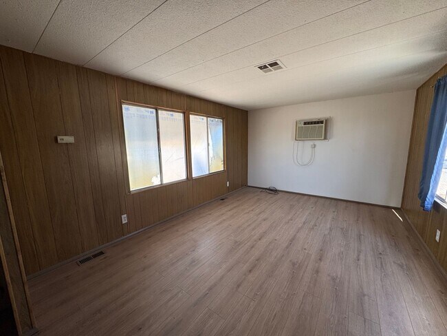 Foto del edificio - 384 Moser Ave
