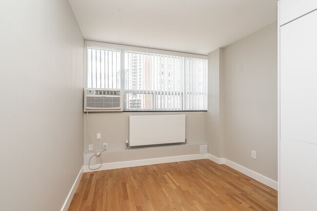 Photo du bâtiment - 730 St Clarens Ave