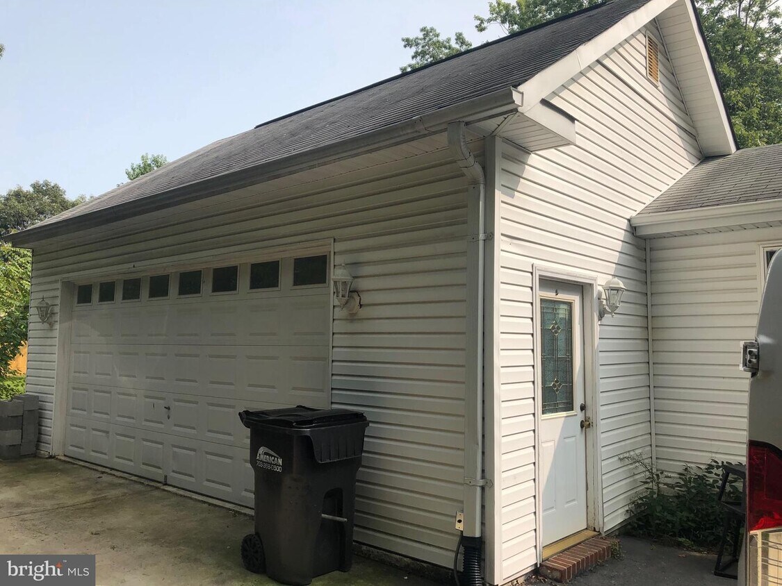 Primary Photo - 6825 Ridgeway Dr