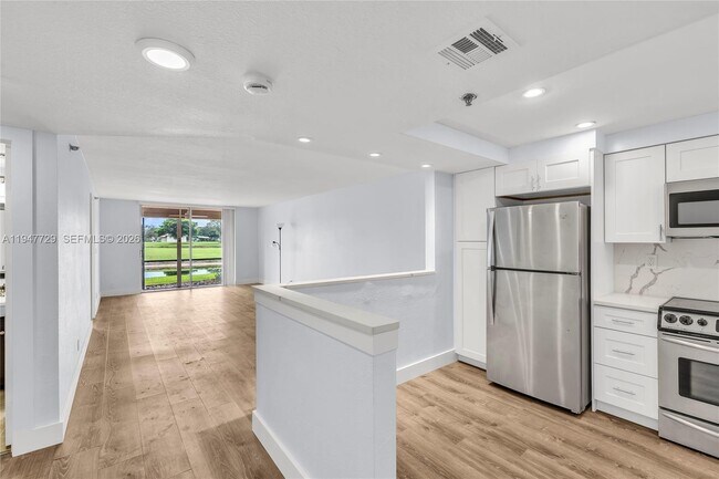 Building Photo - 3100 W Rolling Hills Cir