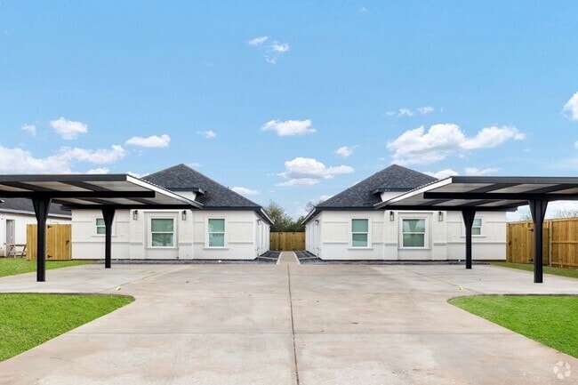 Building Photo - 705 Olivarez St