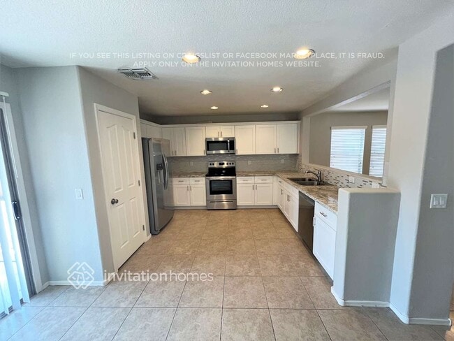 Building Photo - 618 N 112th Dr