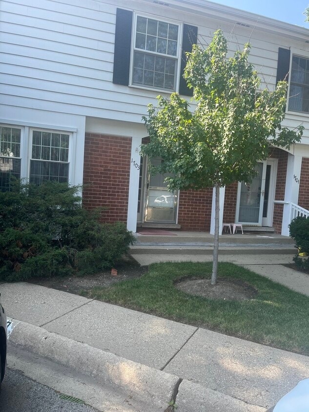 Primary Photo - 1703 Colonial Ln