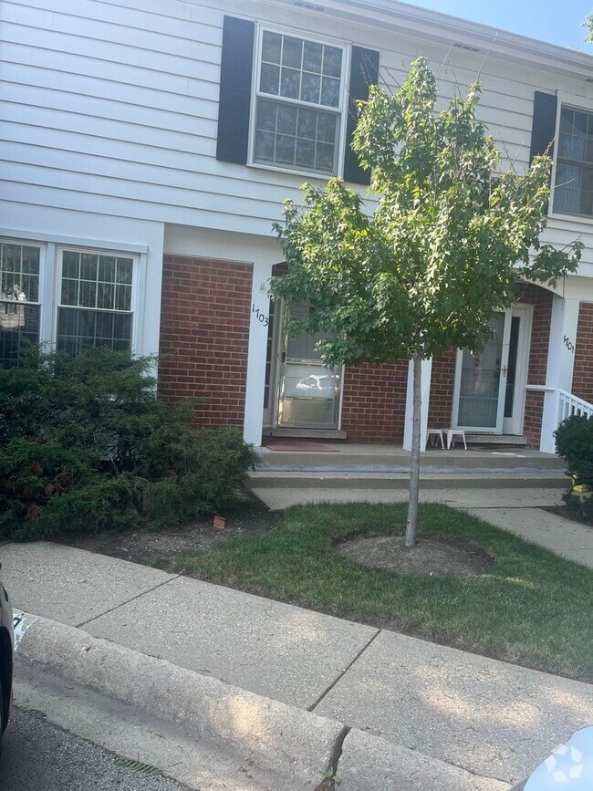 Building Photo - 1703 Colonial Ln
