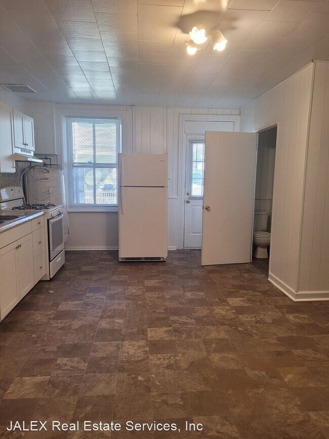 Foto del edificio - 3 br, 1.5 bath House - 41 S. Earl St.