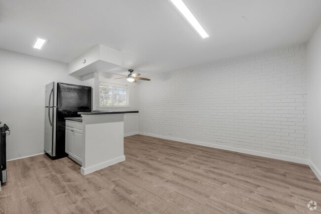 1 BR, 1 BA - 540SF - Living/Dining - Shelby 2707 Apartments
