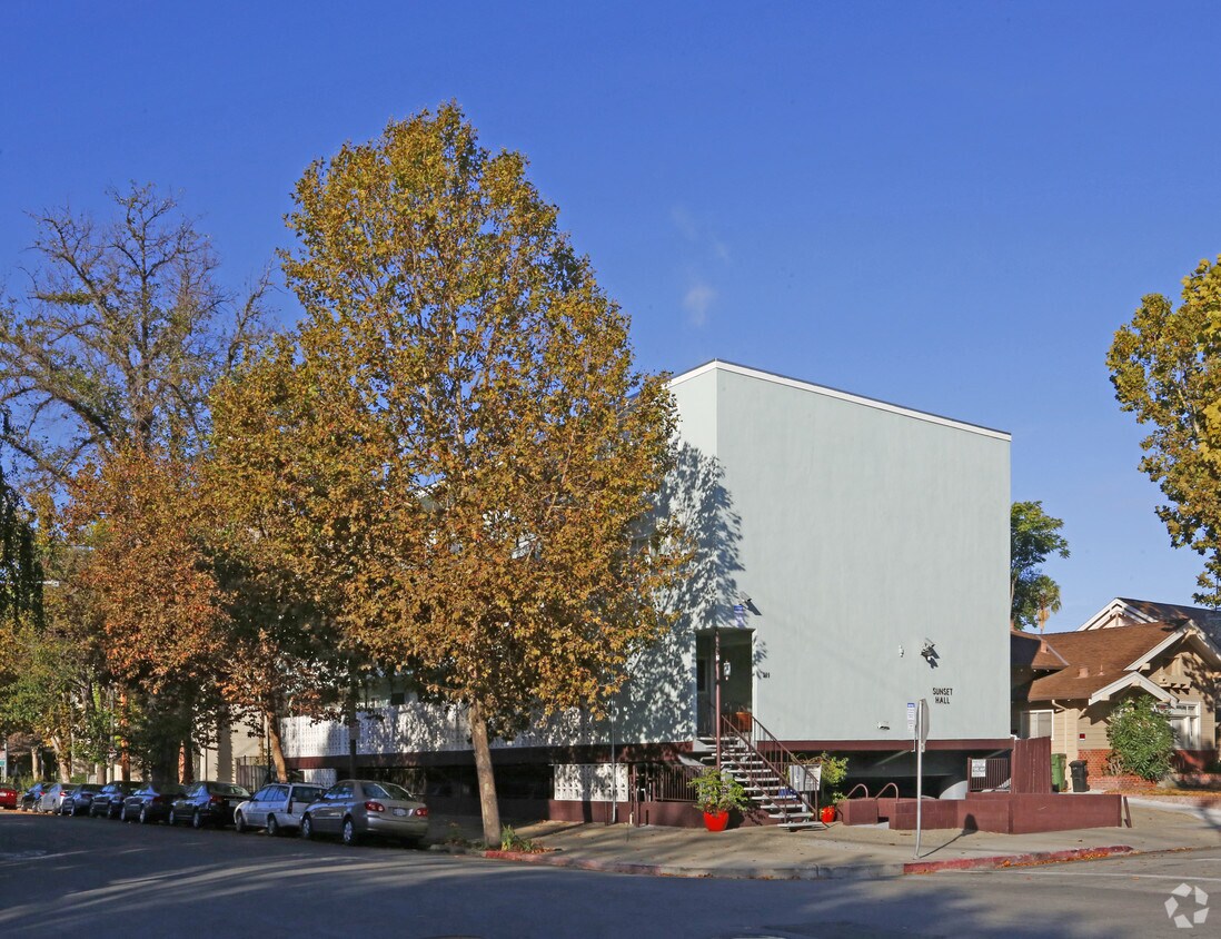 Primary Photo - 399 S 12th St
