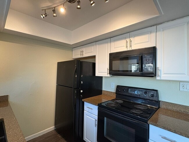 Building Photo - 808 N 95th Dr