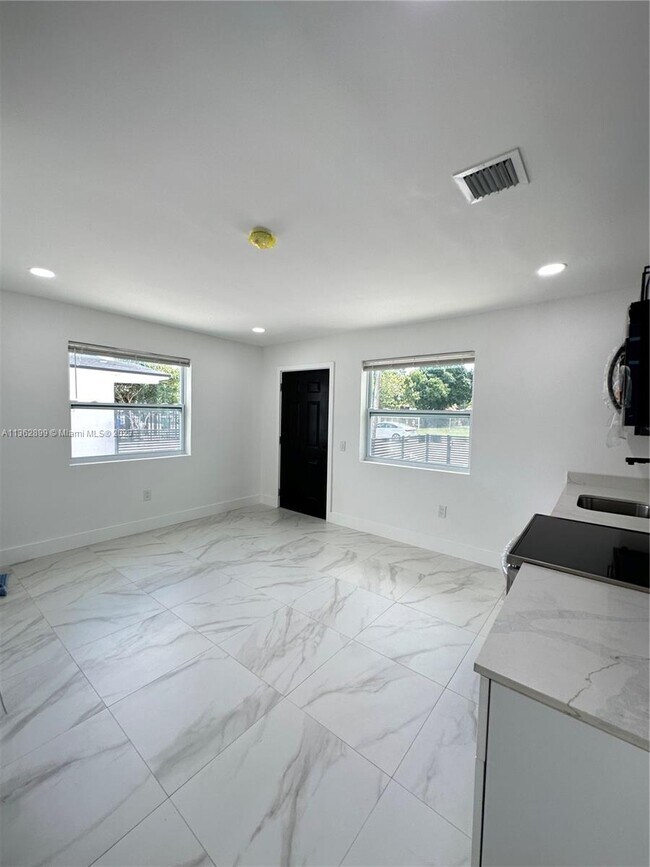 Building Photo - 1441 NW 34th St