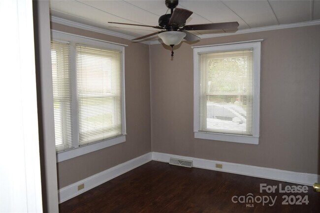 Foto del edificio - 148 Brookwood Ave NW