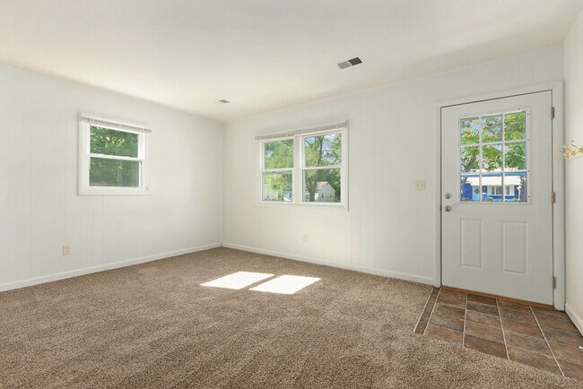 Foto del edificio - 728 Sunnock Ave