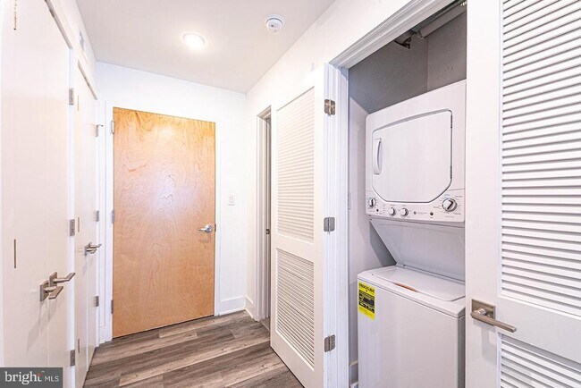 Foto del edificio - 1245 Ridge Ave