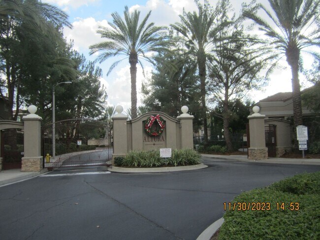 Building Photo - SPACIOUS PLACENTIA TOWNHOME