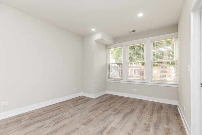 Building Photo - 2237 South Sacramento Avenue Unit 2