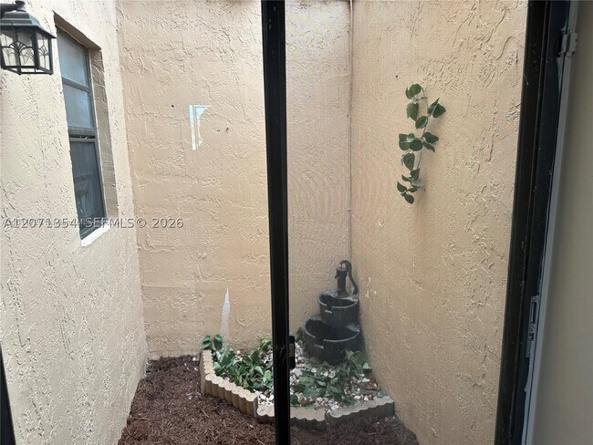 Foto del edificio - 6991 NW 169th St
