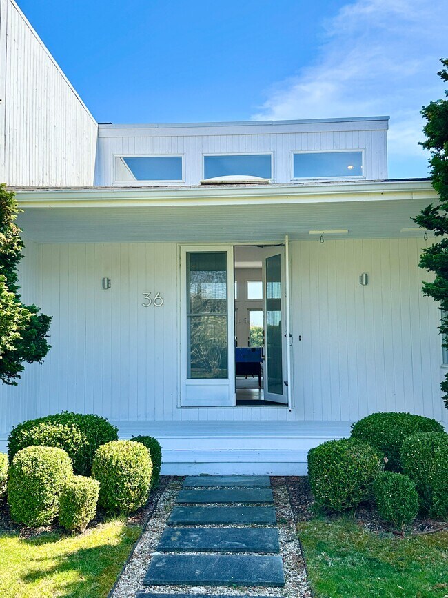 Building Photo - 36 Mill Creek Close