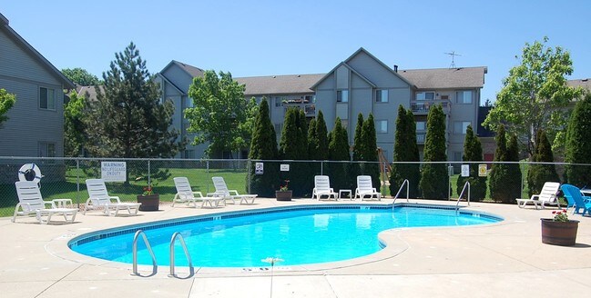Piscina - Shady Lane Apartments