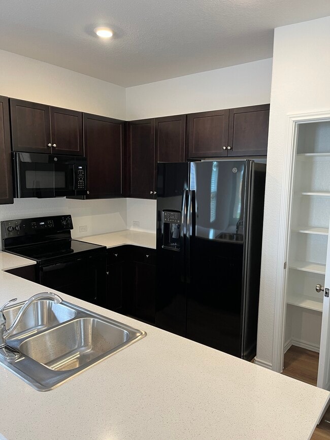 Building Photo - 132 Dollars Dr