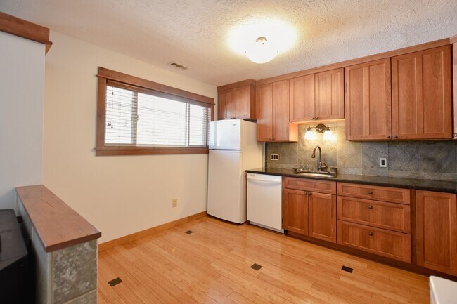 Foto del edificio - 5800 Main Point Blvd