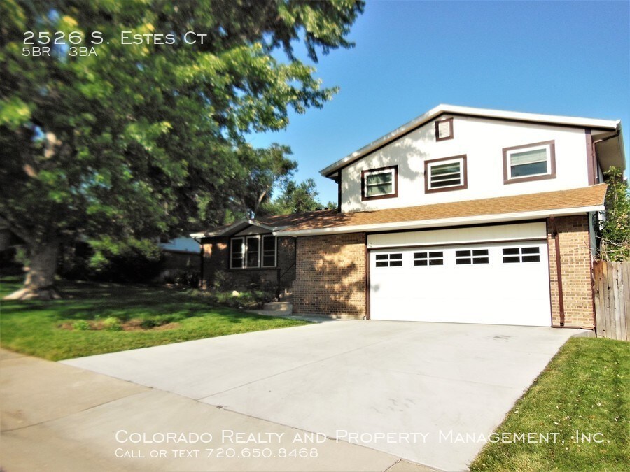 Primary Photo - Gorgeous 5 bedroom Home in Lakewood