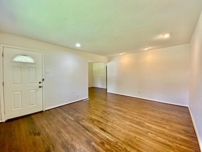 Photo - 2125 Forest Oaks Dr House