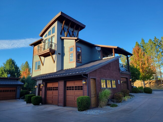 Building Photo - 2090 W Bellerive Ln