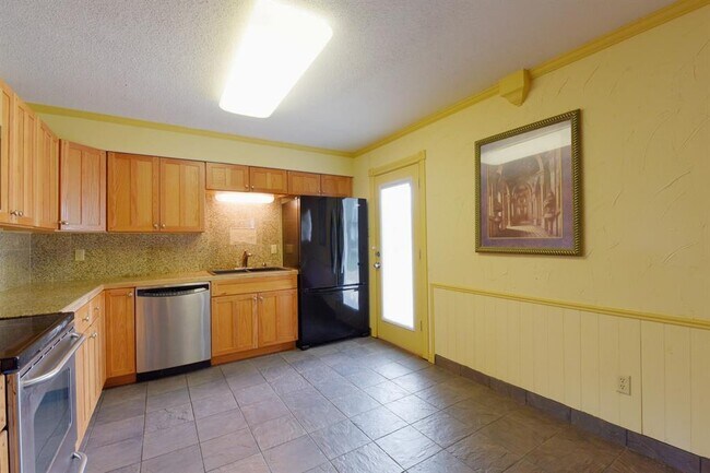 Building Photo - 1207 W Wall St