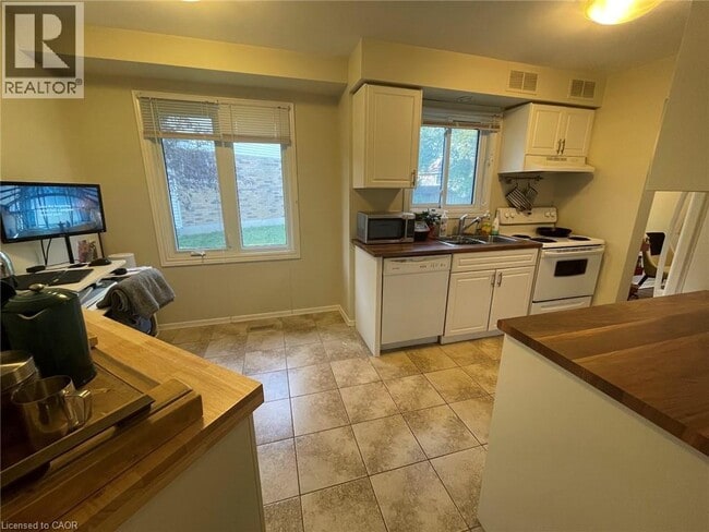 Building Photo - 375 Kingscourt Dr