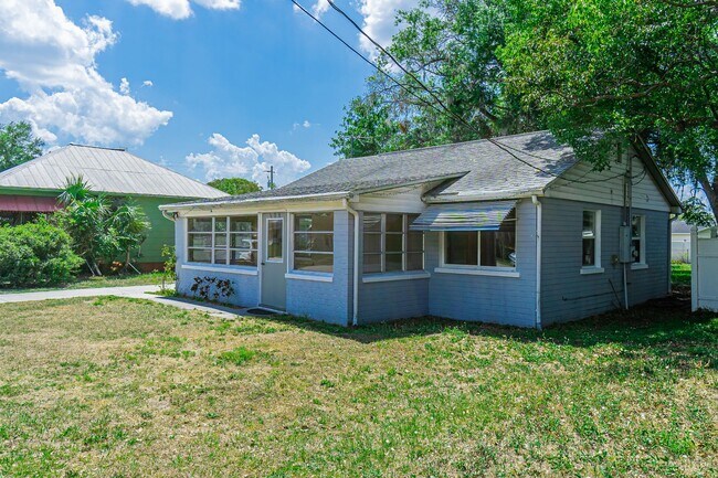 Foto del edificio - MOVE IN SPECIAL- Charming 2/1 Home w/ Partially Fenced Yard in St. Cloud