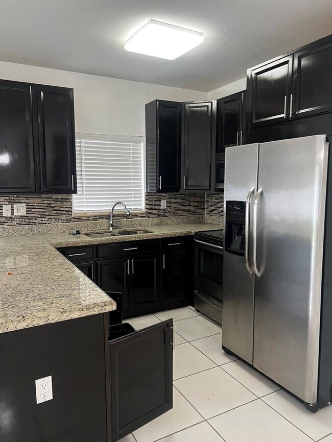 Foto del edificio - 13941 SW 13th St