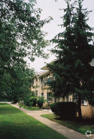 Patio - Edwards Gardens Apartments