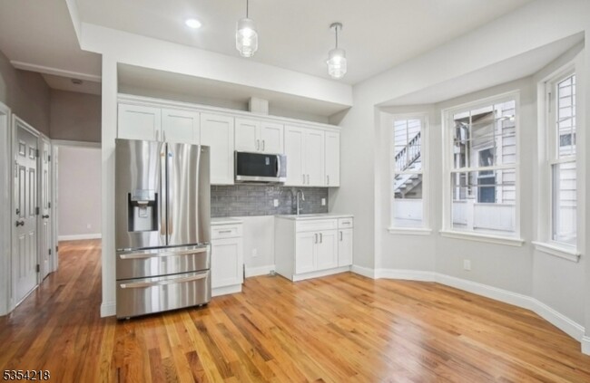 Building Photo - 81 N Grove St