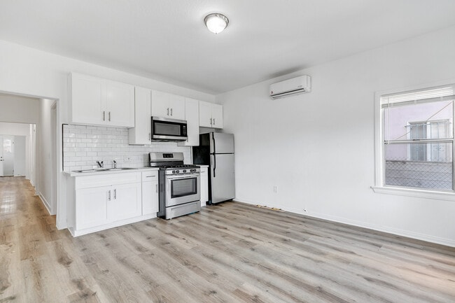 Building Photo - 701 W 48th St
