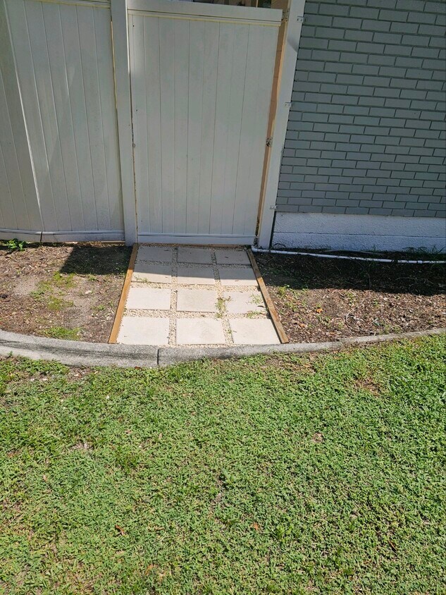 Front of home - 4002 Thonotosassa Rd