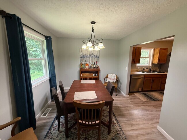 Foto del edificio - Beautiful 2 Bedroom in Secluded Area