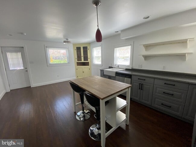 Foto del edificio - 106 S Walnut St