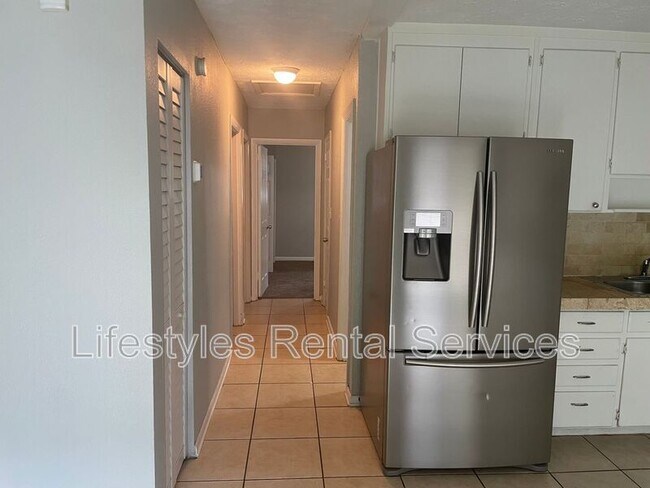 Building Photo - 4831 Redstone Dr