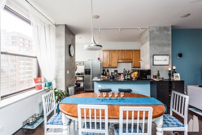 Building Photo - Beautiful Large, 1 Bed Located In Historic...