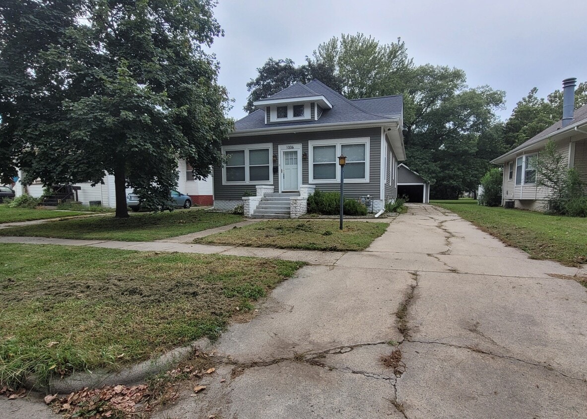 Primary Photo - 4th st
