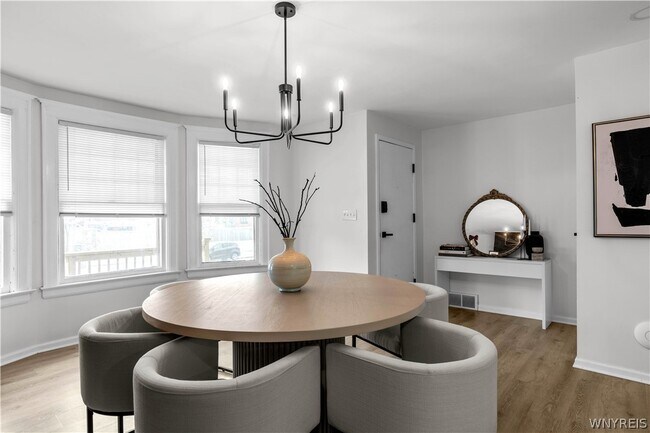 Foto del edificio - 641 Forest