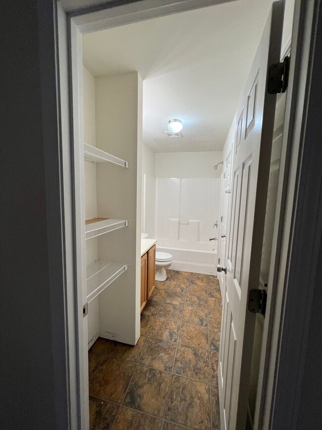 Building Photo - Home On 5 Acres Just North of Washington, MO