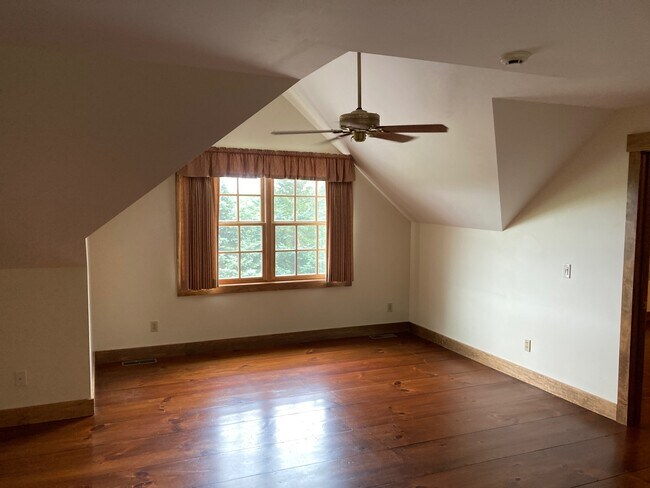 Building Photo - 139 Rowell Hill Rd