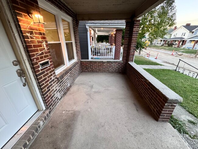 Foto del edificio - 1183 Linwood Ave